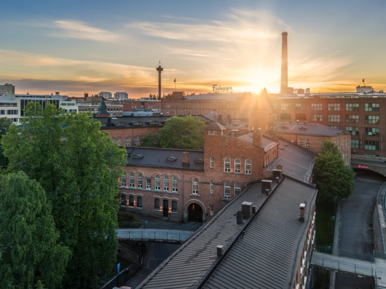 Tampereen kaupunki valitsi Aare Invest Oy:n Frenckellin ostajaksi.