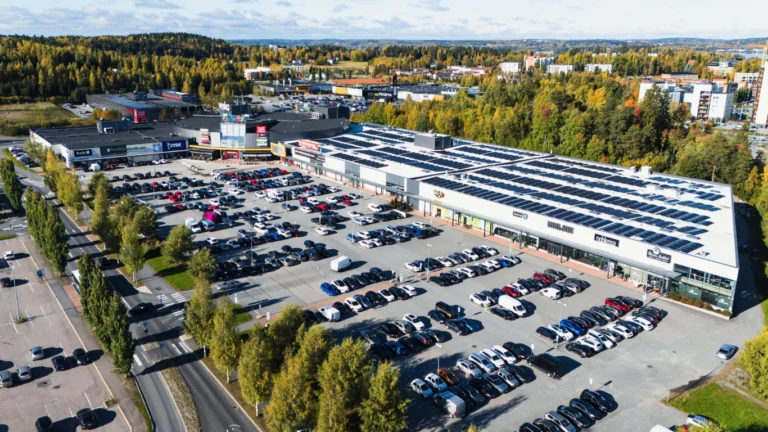 Kauppakeskus Veska: Pirkkalan suurin aurinkovoimala